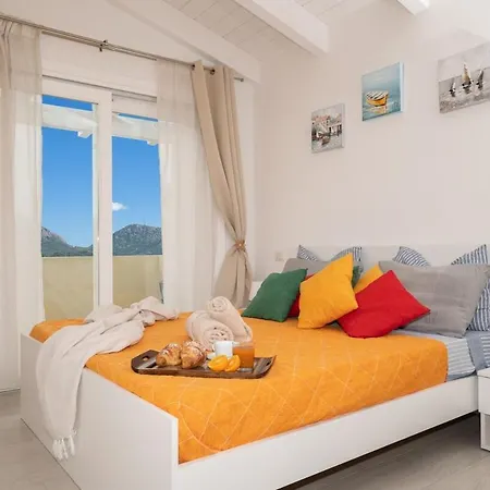 Orange With Pool Apartment *