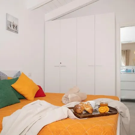 Orange With Pool Apartment *